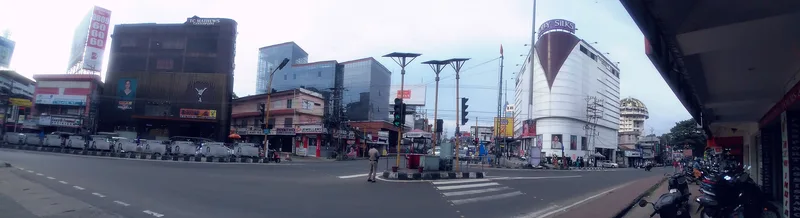 A street junction in Thiruvalla (Tiruvalla) today. Kovoor was born there, and his father's church and school were there.