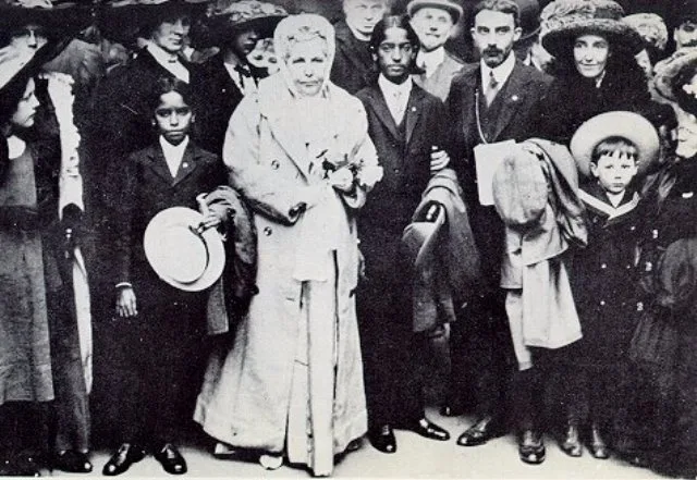 Besant with Krishnamurti and his brother's tutor Ernest Wood, about 1911.