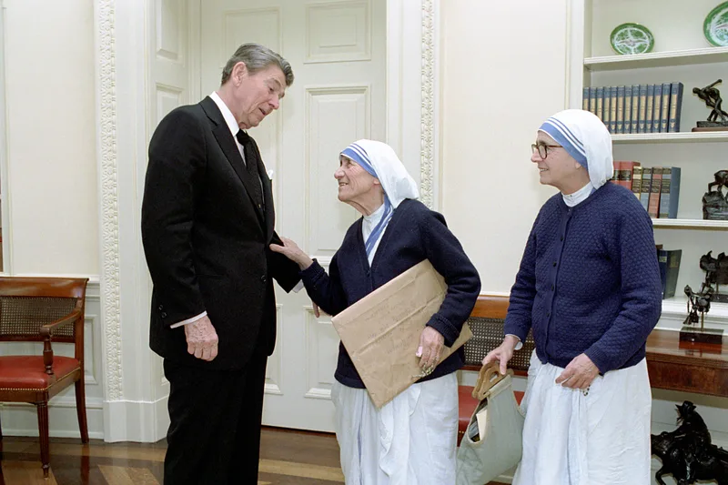 Mother Teresa with President Reagan in the Oval Office, December 1985.