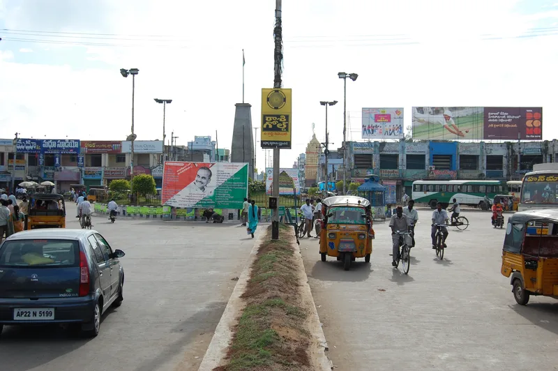 A street in Machilipatnam (Masulipatam), 2009. Gora taught at the Hindu College there from about 1934 to 1940.