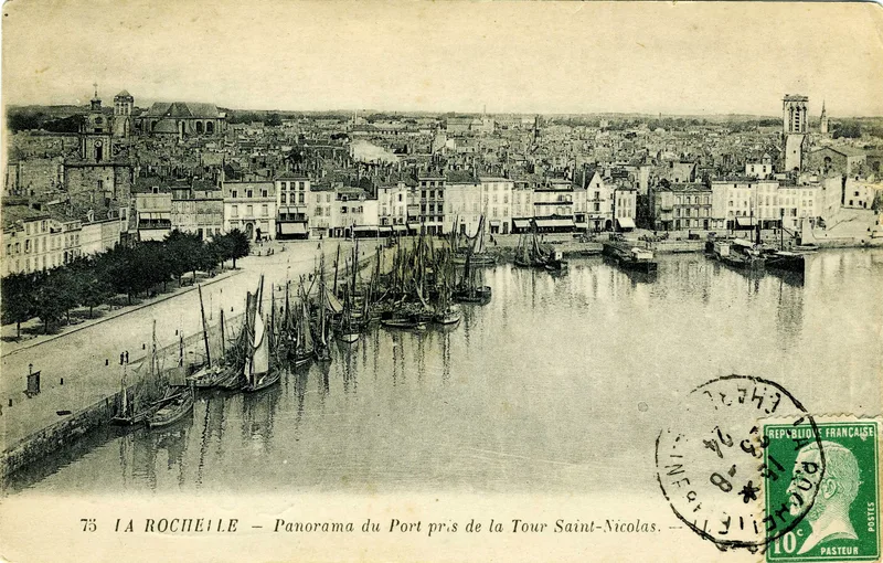 The port and town of La Rochelle, seen from the Tour Saint-Nicolas, in a postcard of the late 1910s or early 1920s.