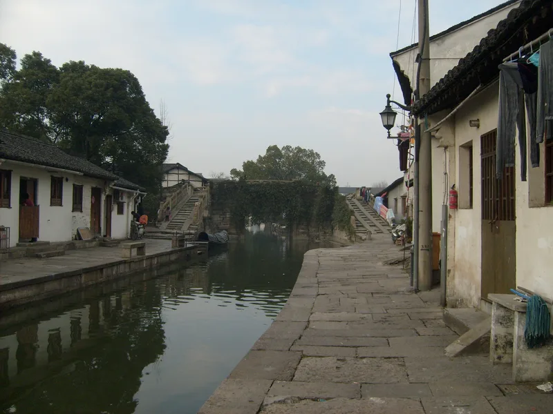 A canal in Shaoxing, the town of Lu Xun's childhood.