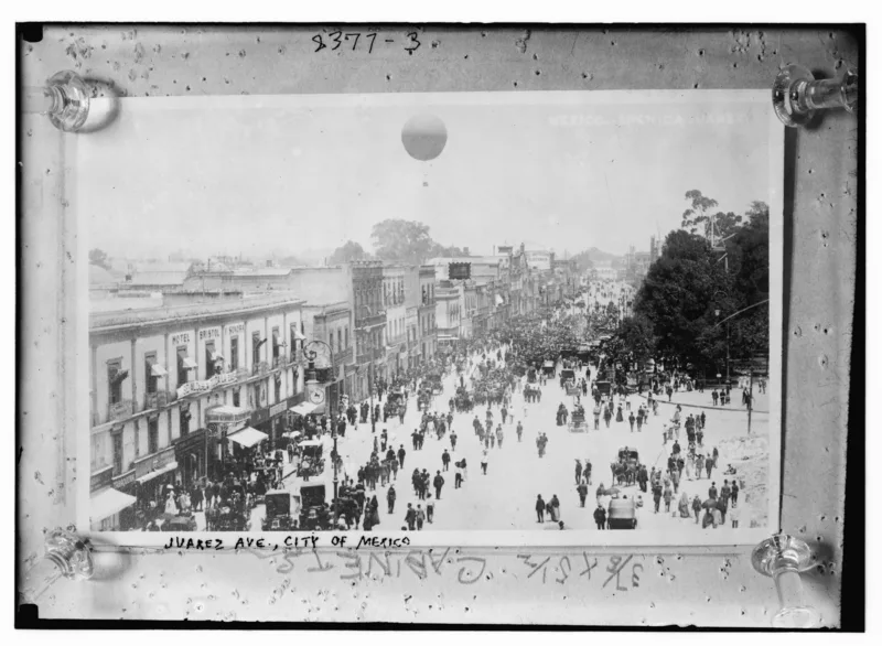 Juárez Avenue, Mexico City, in 1910, a few years before Roy arrived in 1917.