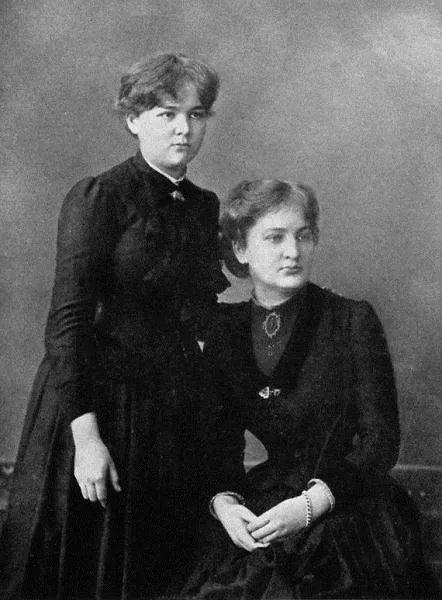 Maria and her sister Bronisława in 1886, the years of their positivist circle.