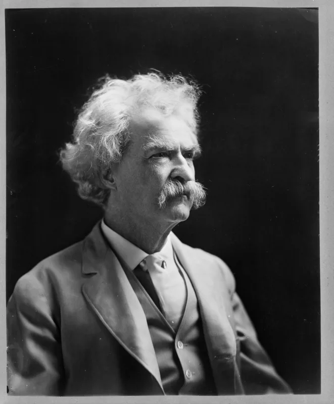 Samuel Clemens in his white suit, 1907.
