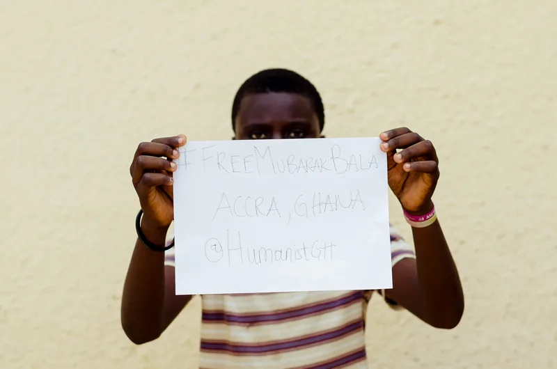 A supporter in Accra holding a #FreeMubarakBala sign, May 2020. The sign is not Bala's own.