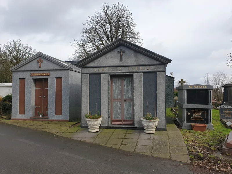 Kensal Green Cemetery, where Carlile was buried in February 1843.