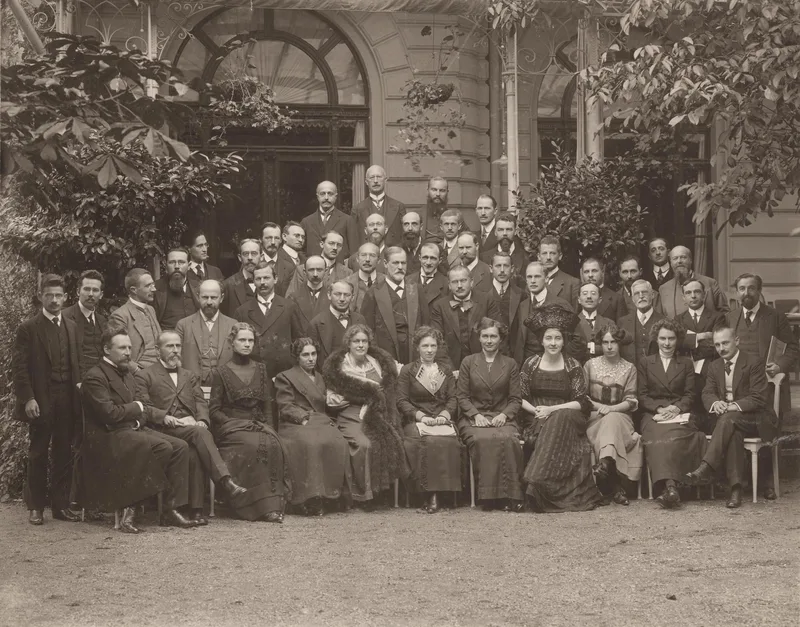 Oskar Pfister (among the group) at the psychoanalytic congress in Weimar, 1911.
