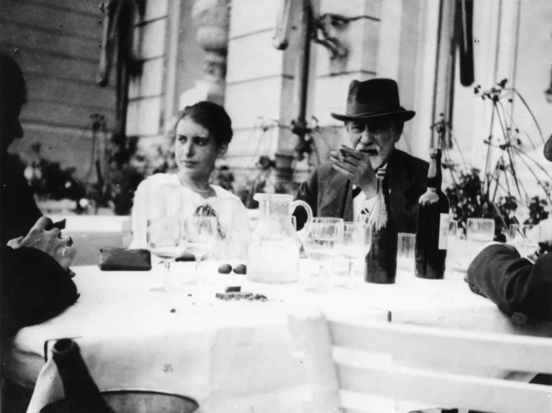 Freud with his daughter Anna at the psychoanalytic congress in The Hague, 1920.