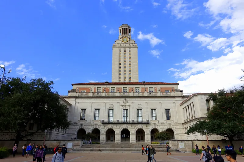 The main building of the University of Texas at Austin, where Weinberg taught from 1982.