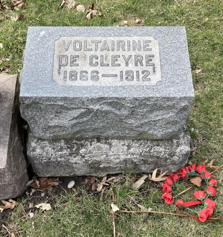 Voltairine de Cleyre's grave at Forest Home (Waldheim) Cemetery, near the Haymarket monument.