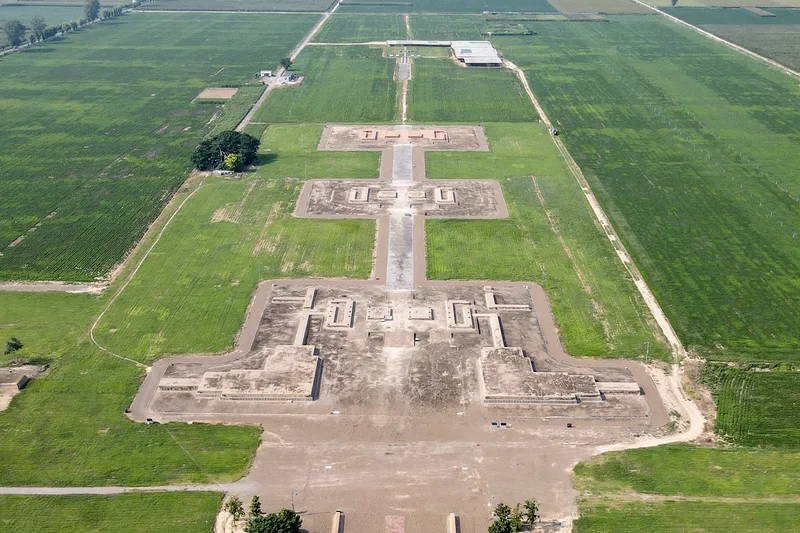 The site of Han-Wei Luoyang, the capital where he studied, in a modern photograph.